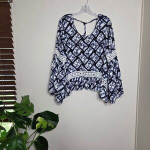 3 / $30 Chelsea & Theodore XL Blue White Tie Dye Bell Sleeve Peasant Top‎